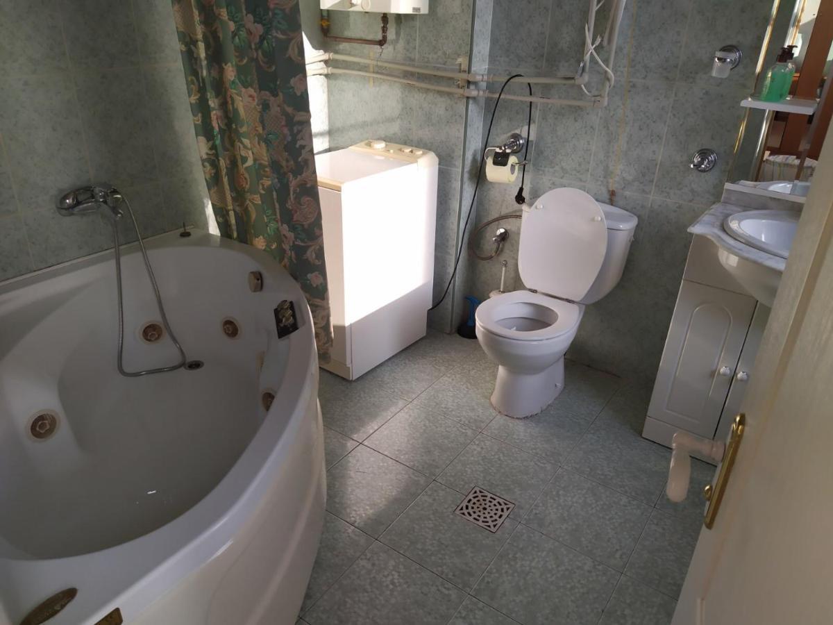 Lux In The Center With Jacuzzi Most City Area Dnipro Exteriör bild